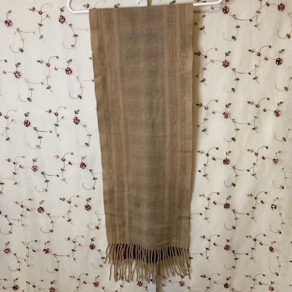 AMICALE Cashmere scarf - Picture 8 of 9